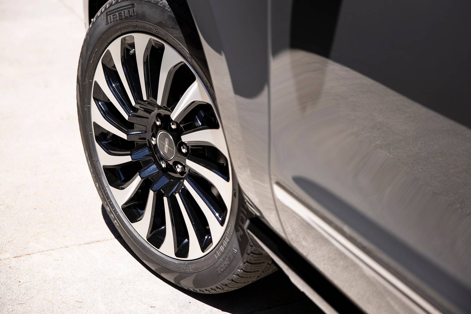 2022 Lincoln Navigator exterior W