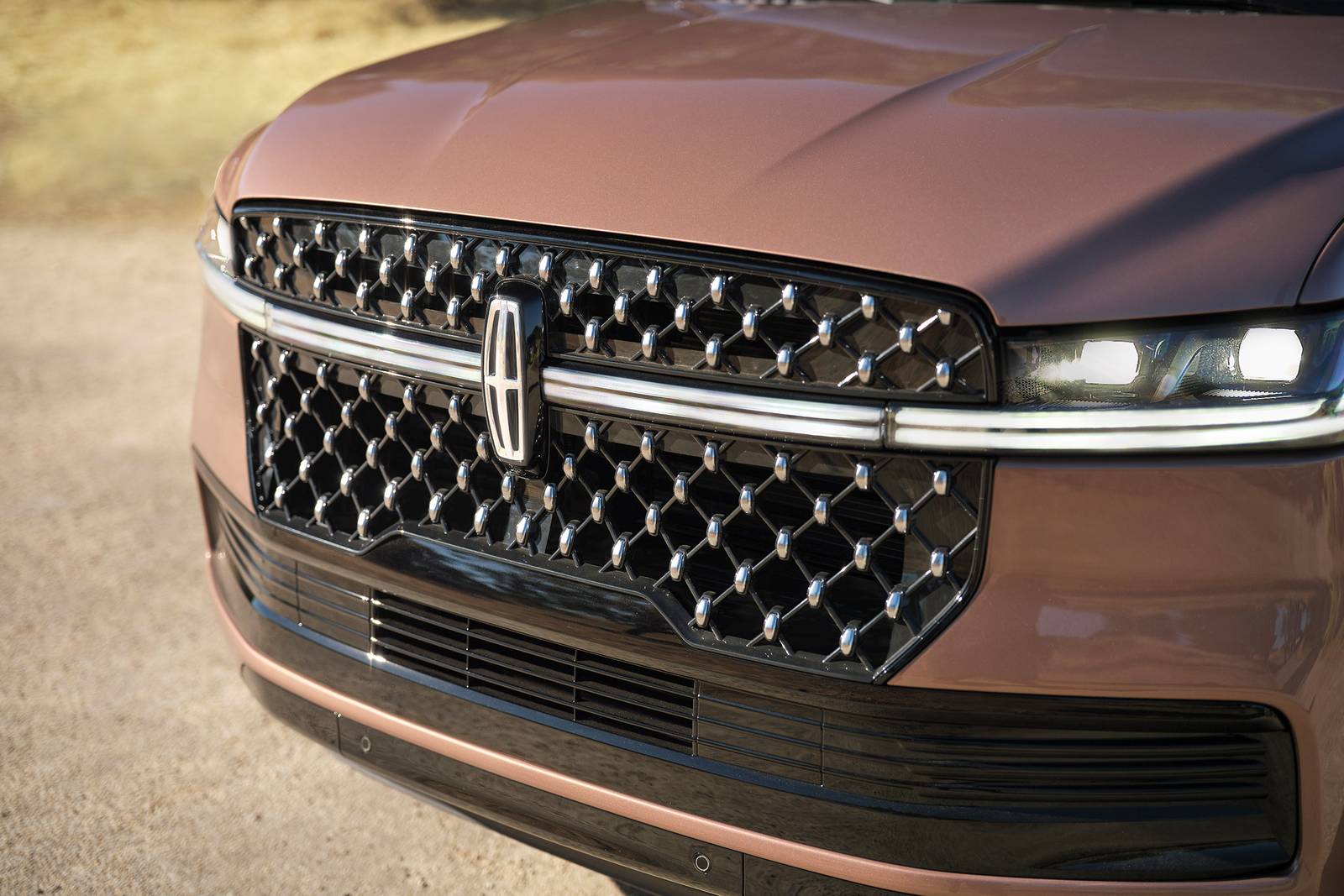 2025 Lincoln Navigator — OEM photo 4