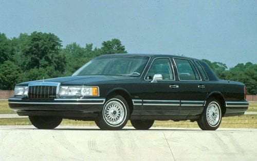 1992 Lincoln Town Car 4 Dr Signature Sedan