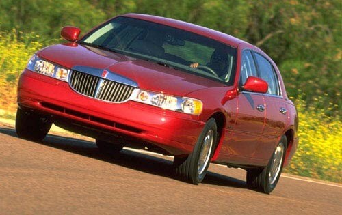 1999 Lincoln Town Car 4 Dr Executive Sedan