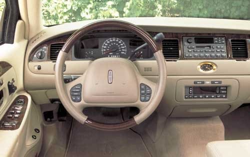 2002 Lincoln Town Car Cartier 4dr Sedan