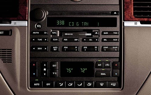 2005 Lincoln Town Car interior DETAIL