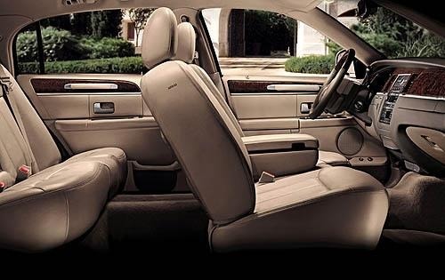 2011 Lincoln Town Car interior I