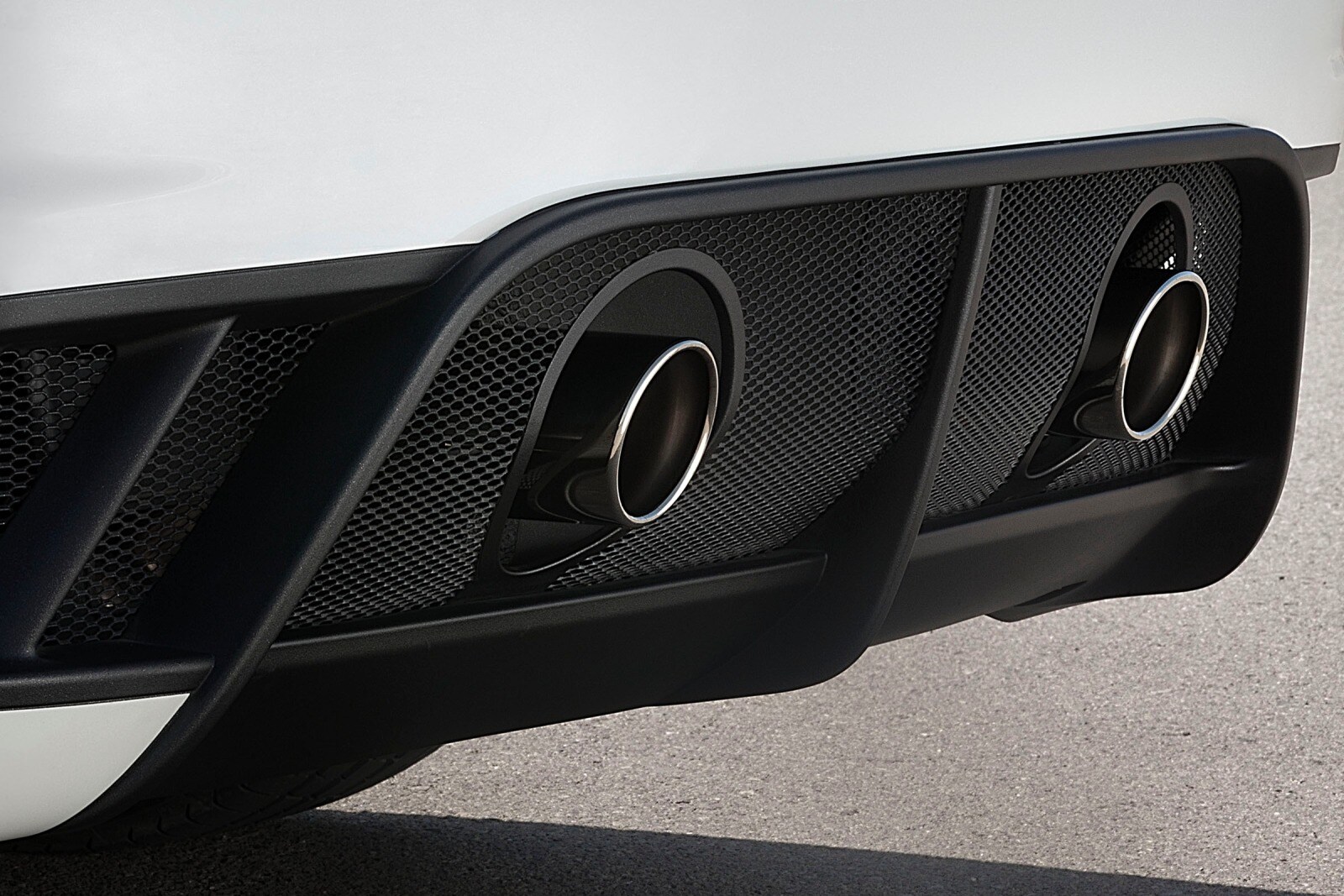 2016 Maserati GranTurismo Convertible front safety EDETAIL