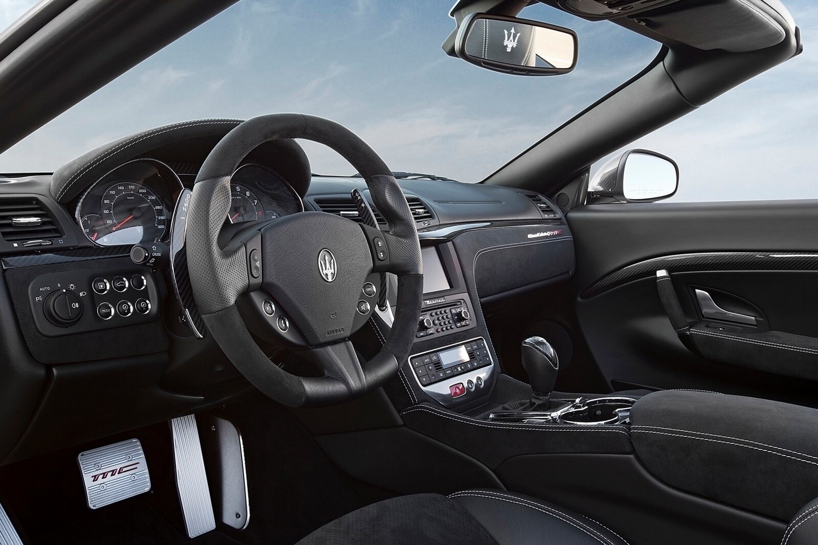 2016 Maserati Granturismo interior I