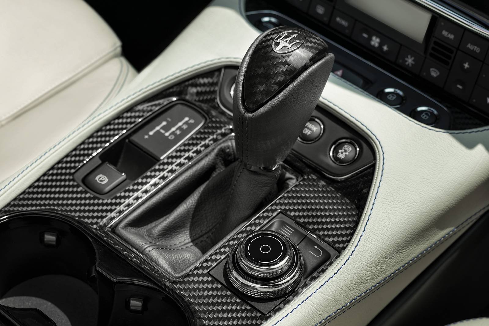 2018 Maserati Granturismo interior SHF