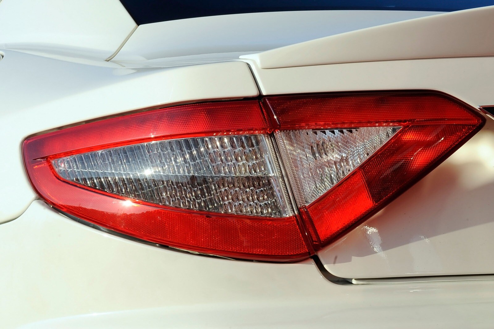 2012 Maserati Granturismo exterior EDETAIL