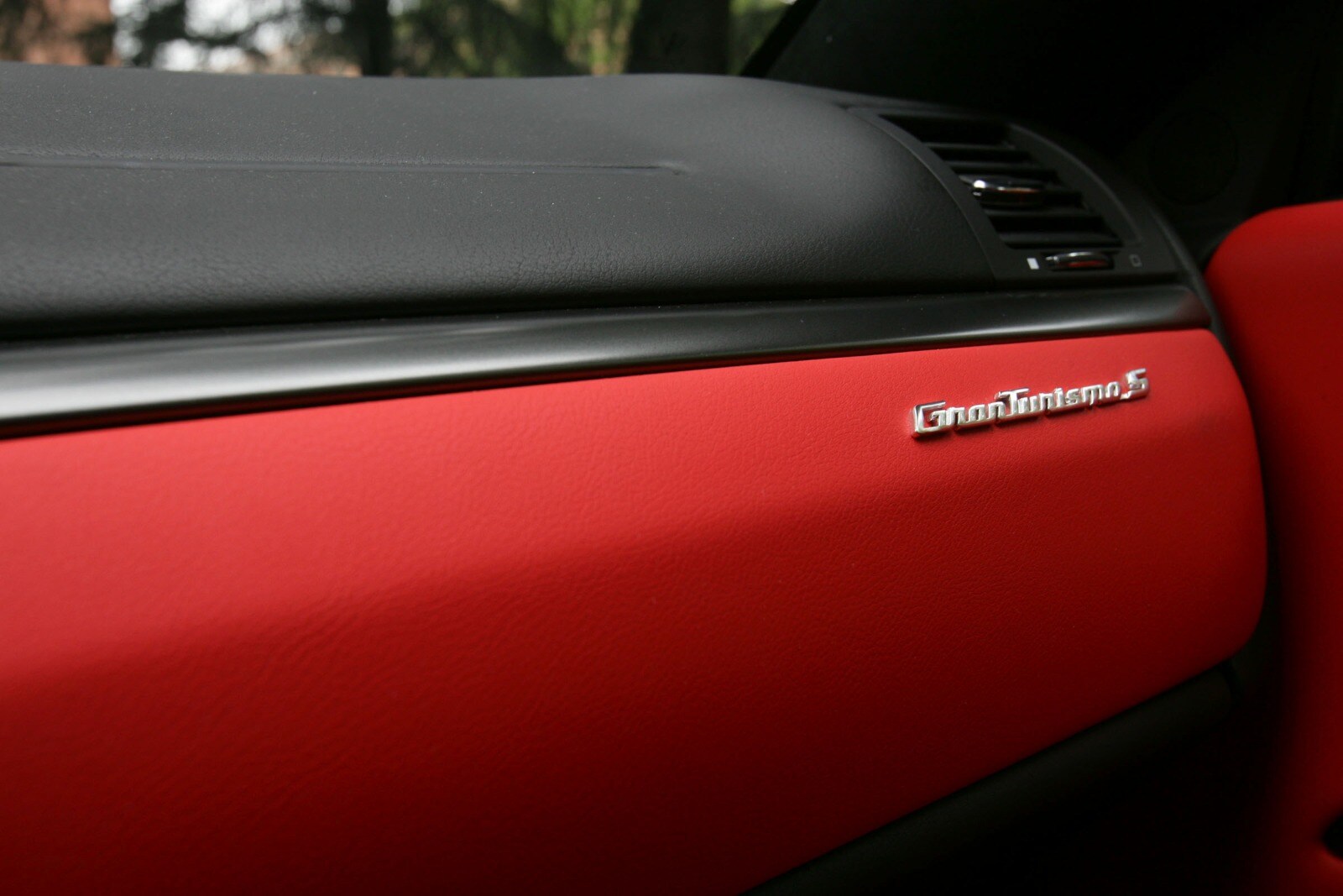 2012 Maserati GranTurismo Convertible front safety DETAIL