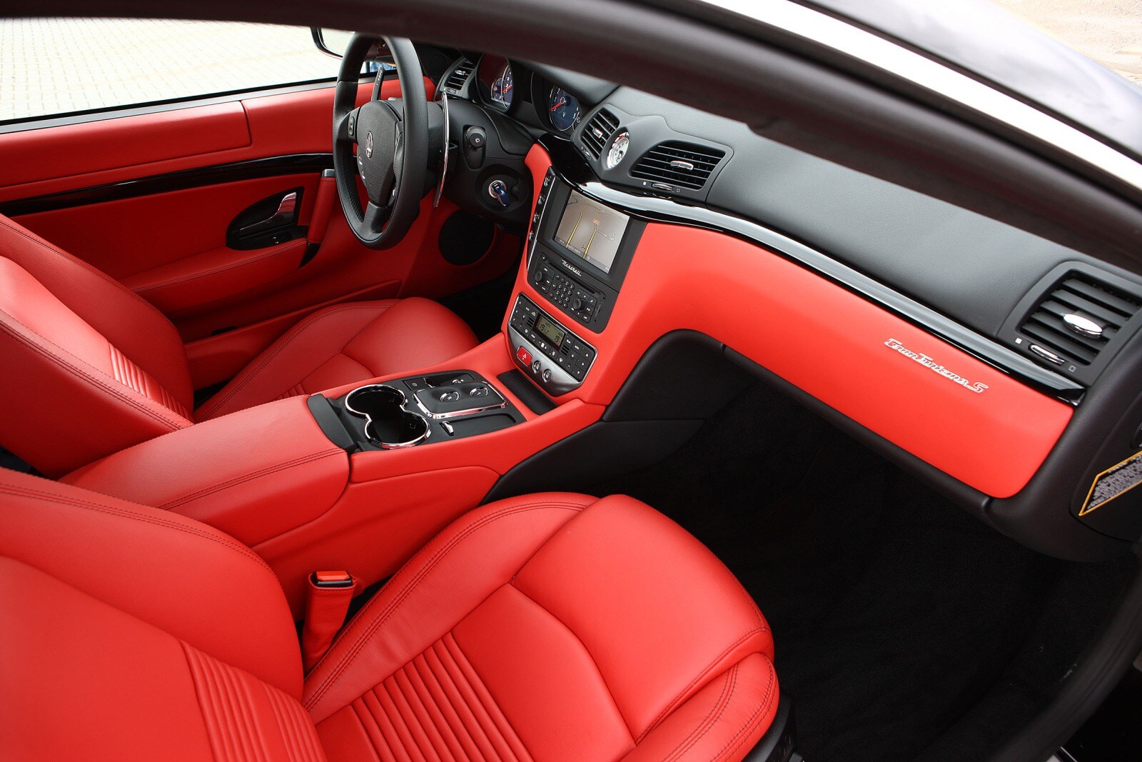 2012 Maserati Granturismo interior I
