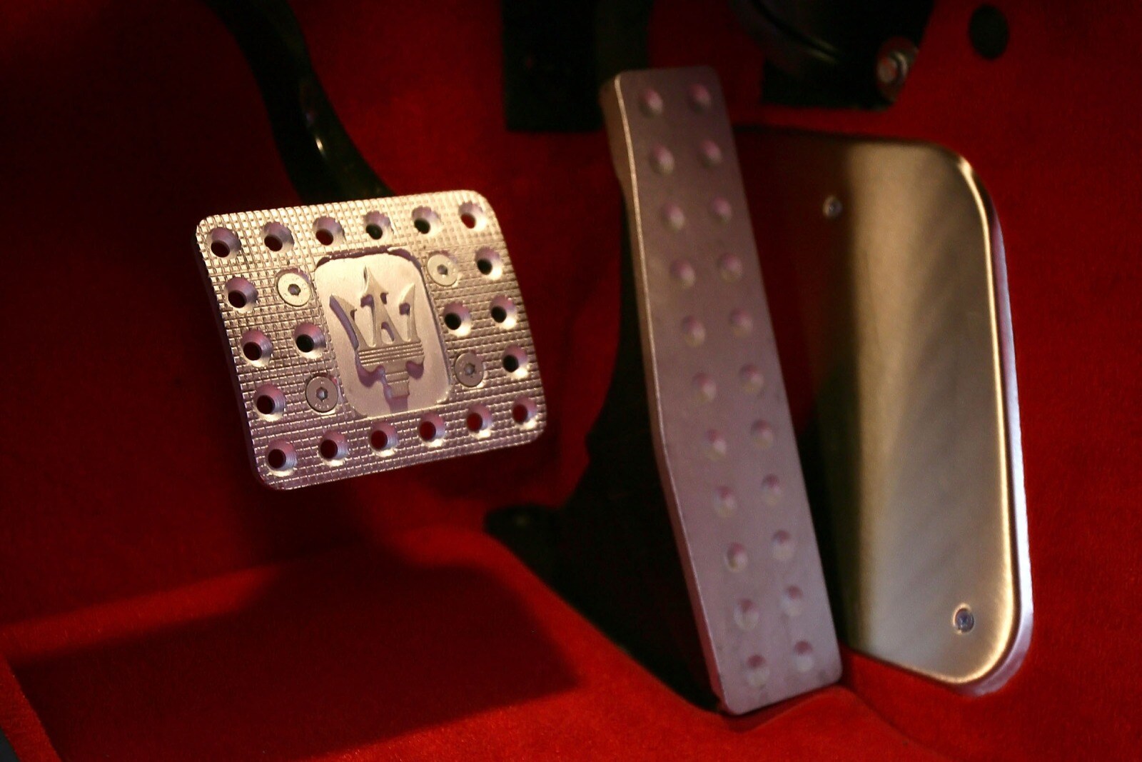 2012 Maserati GranTurismo Convertible front safety DETAIL