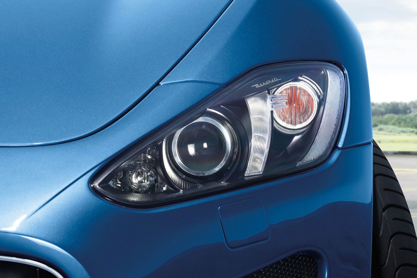 2016 Maserati GranTurismo Convertible front safety EDETAIL