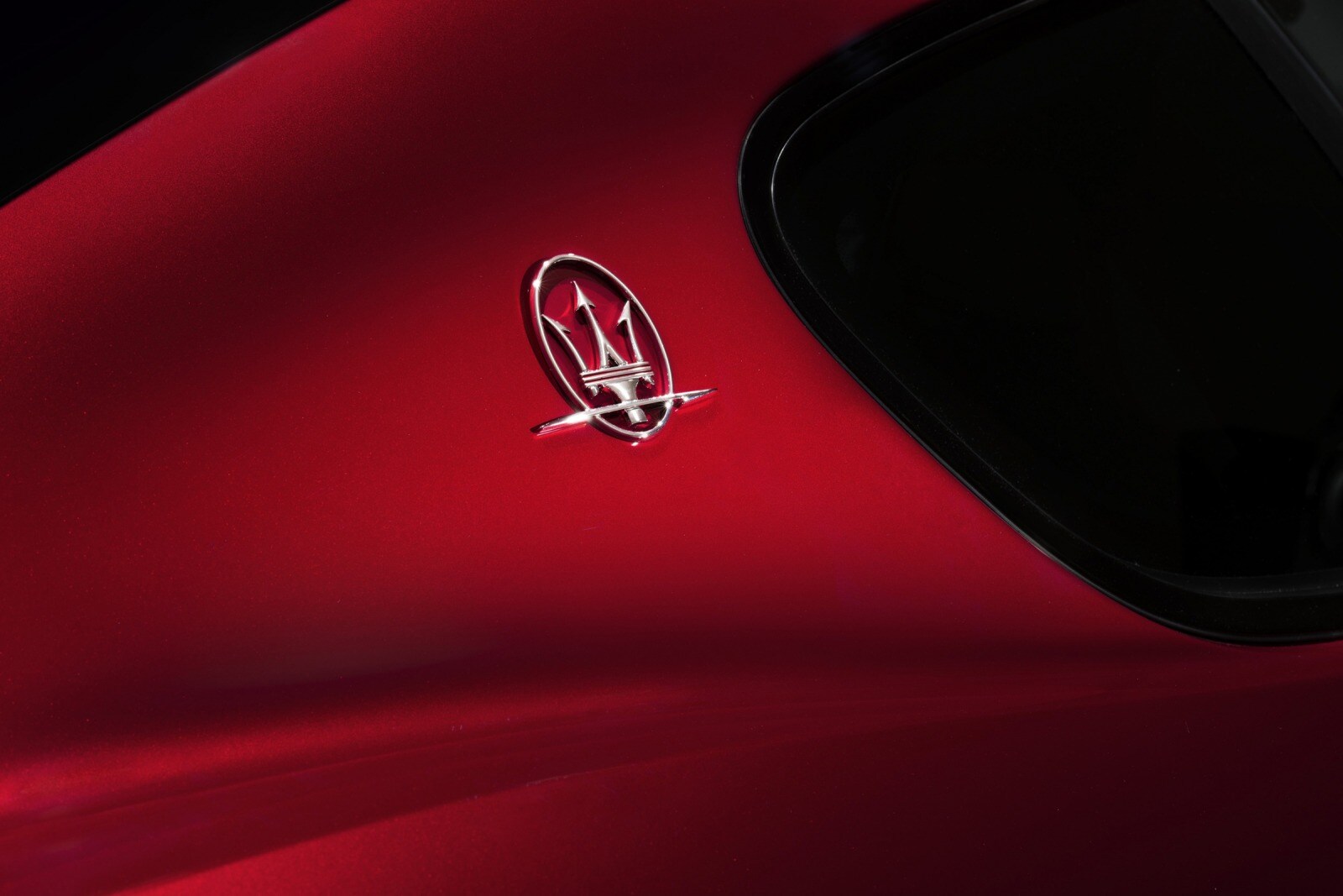 2017 Maserati GranTurismo Convertible front safety EDETAIL