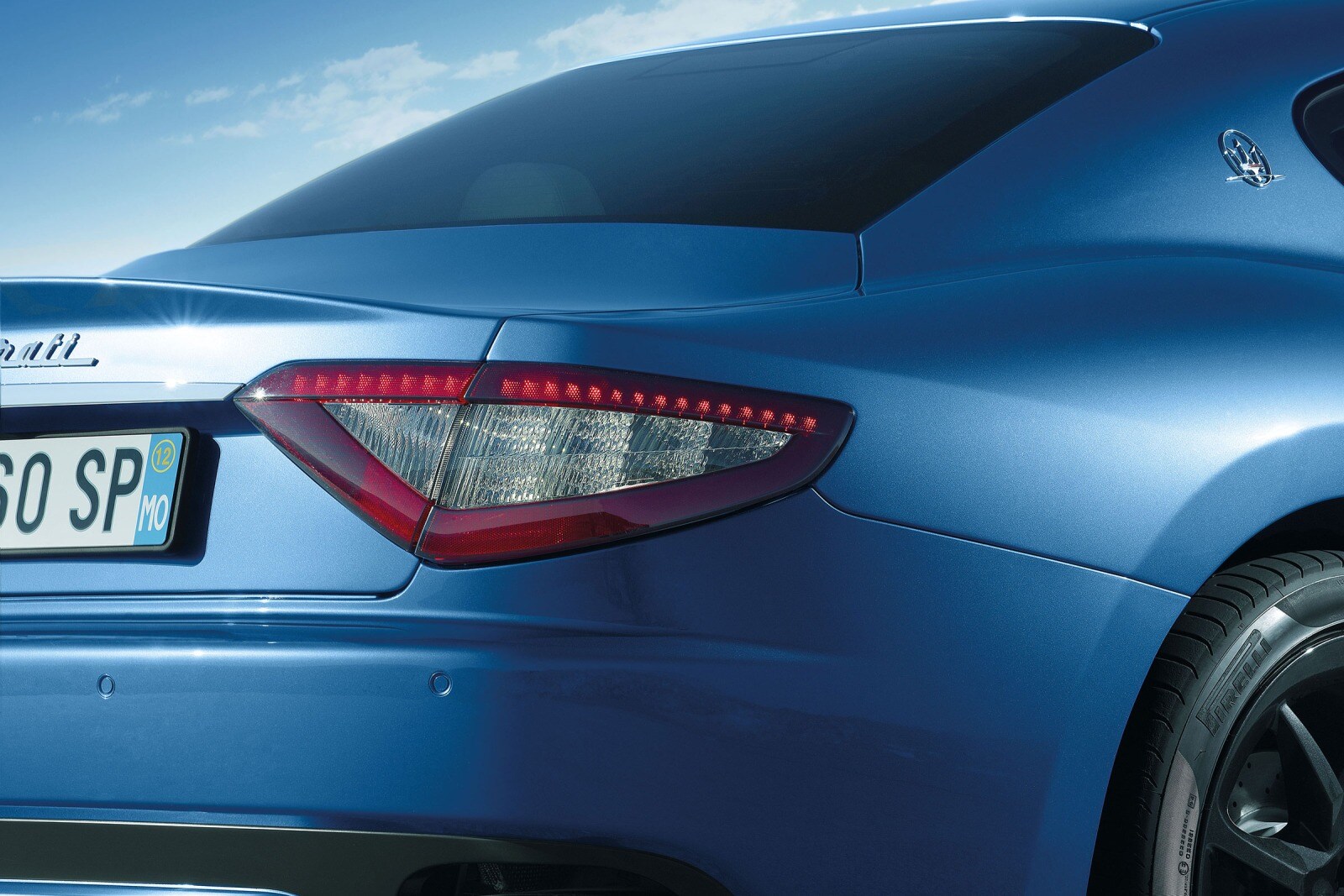 2017 Maserati GranTurismo Convertible front safety EDETAIL