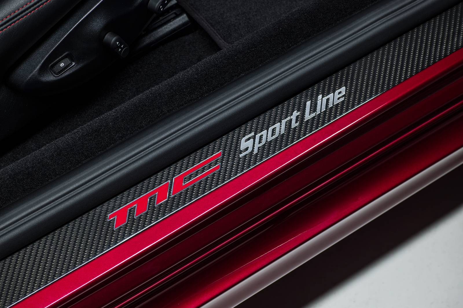 2018 Maserati GranTurismo Convertible front safety DETAIL