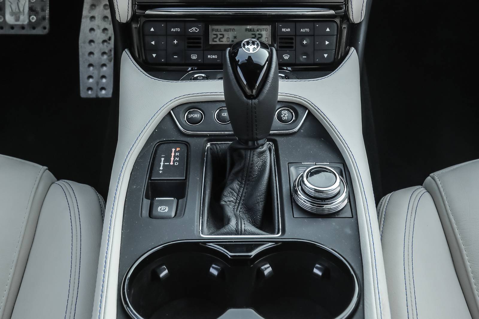 2018 Maserati Granturismo interior SHF