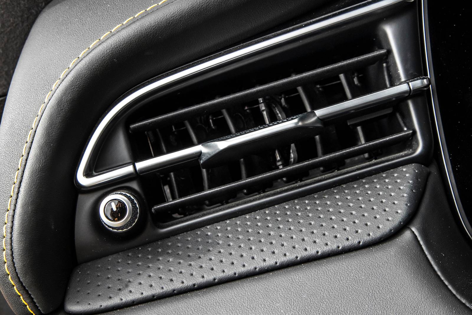 2024 Maserati Grecale interior DETAIL
