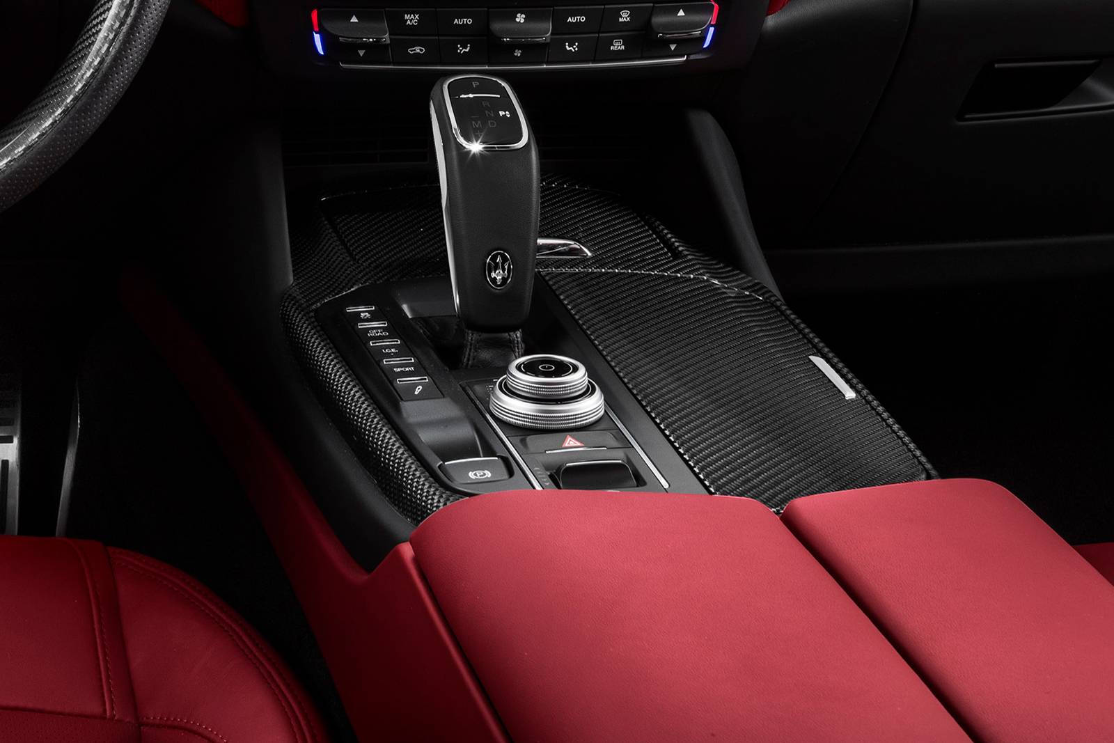 2019 Maserati Levante interior SHF