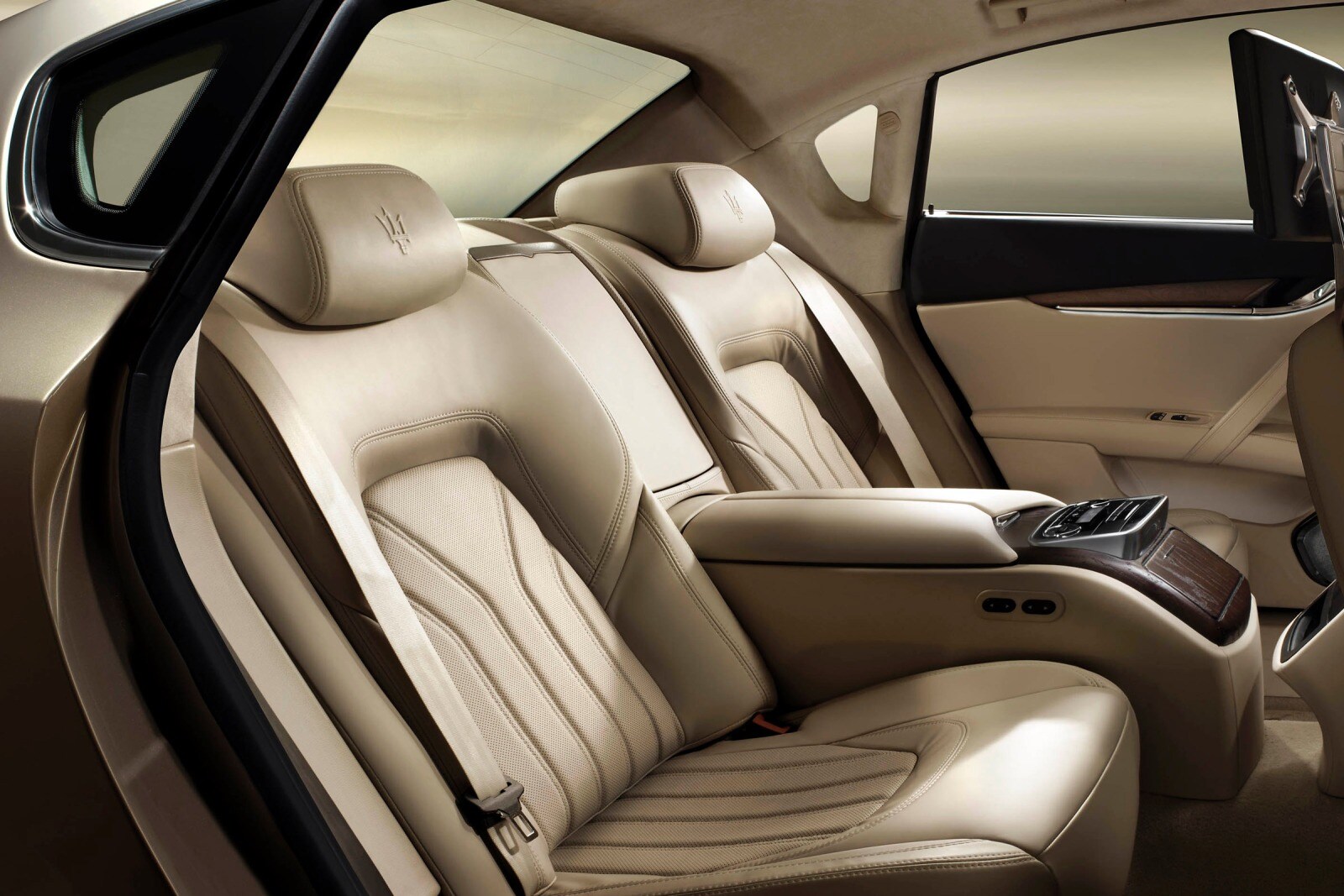 2014 Maserati Quattroporte interior RI