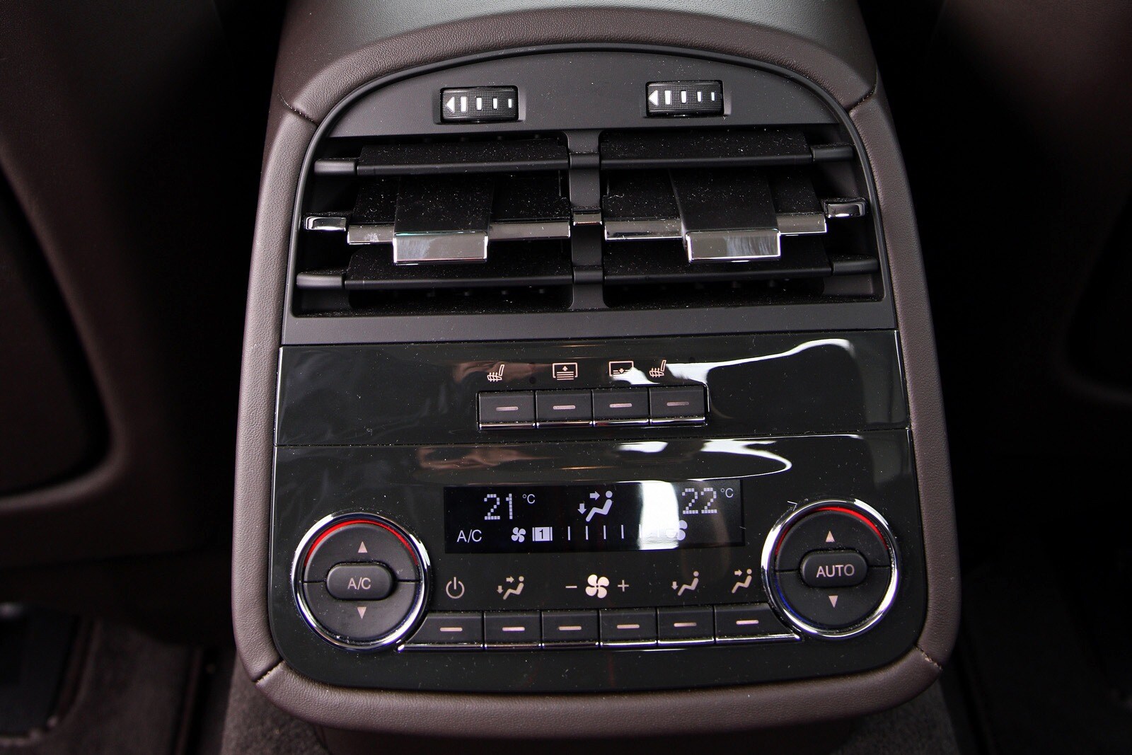 2016 Maserati Quattroporte interior DETAIL