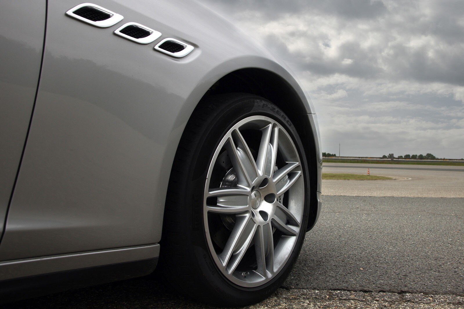 2016 Maserati Quattroporte — OEM photo 4