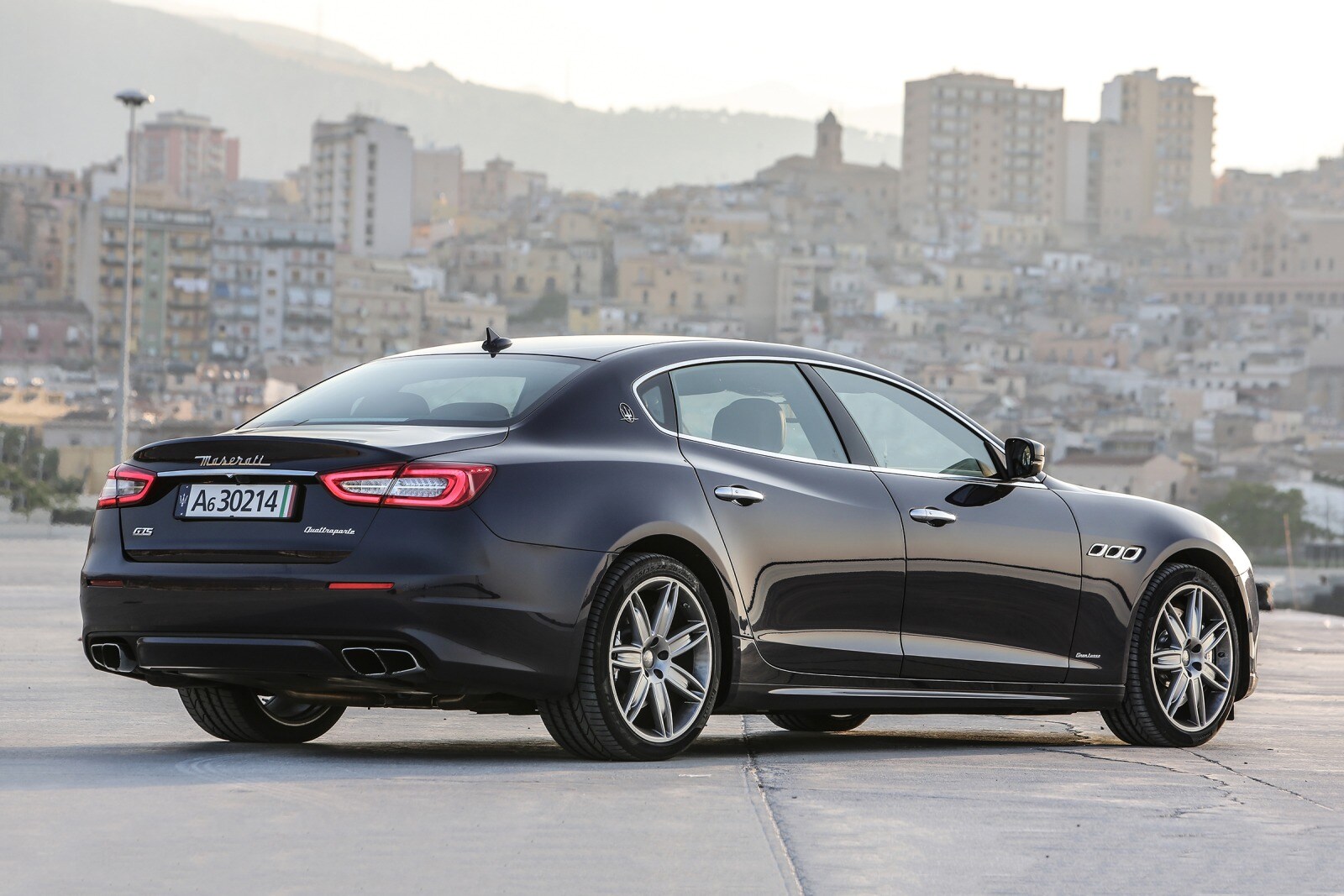 2017 Maserati Quattroporte — OEM photo 3