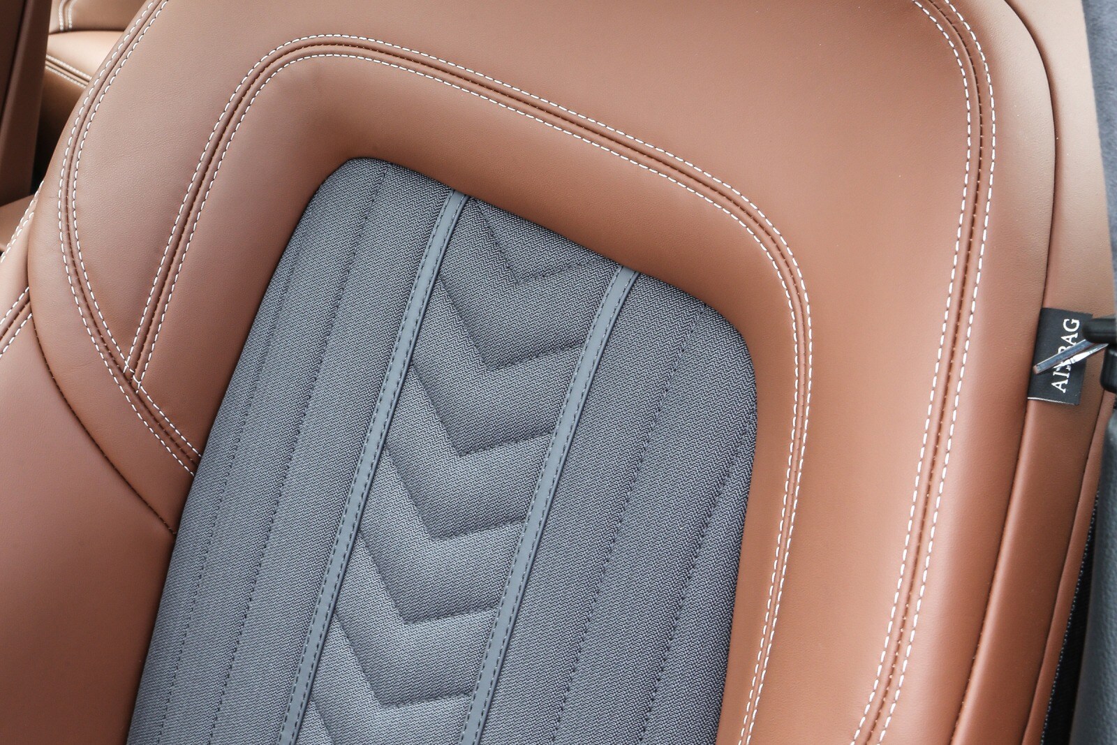 2017 Maserati Quattroporte interior DETAIL