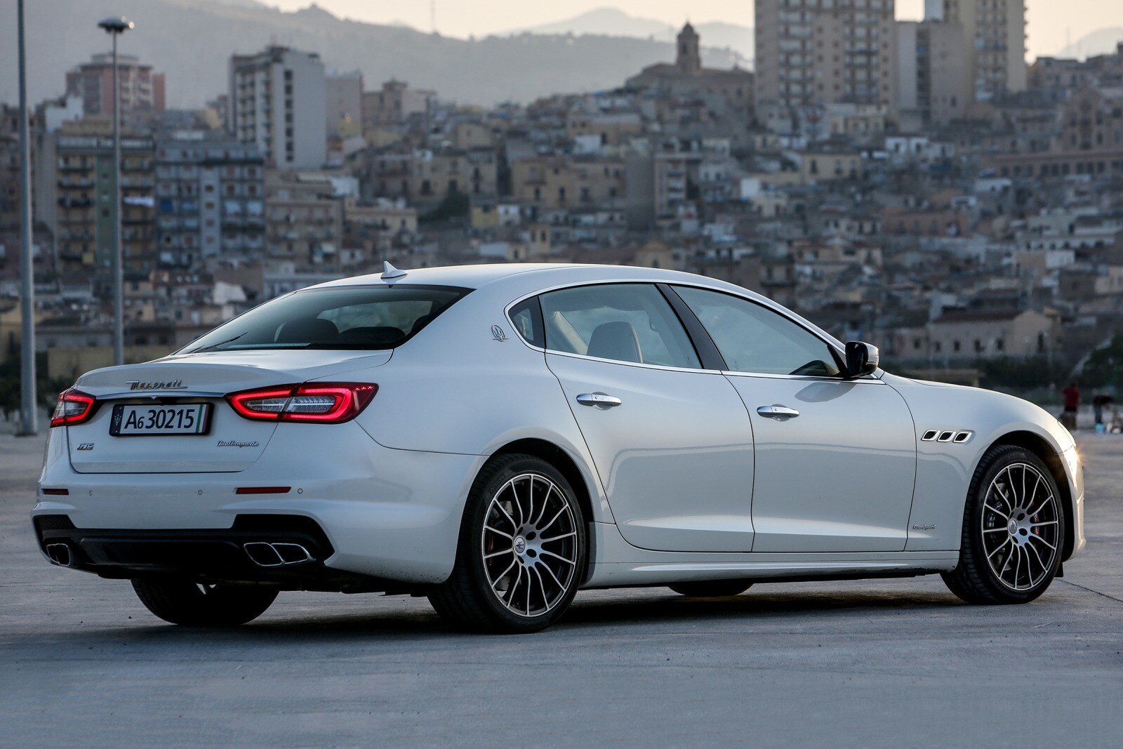 2017 Maserati Quattroporte — OEM photo 4