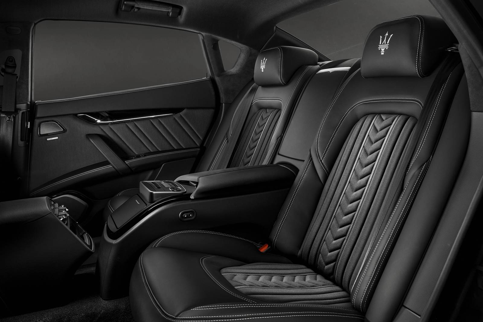 2018 Maserati Quattroporte interior RI
