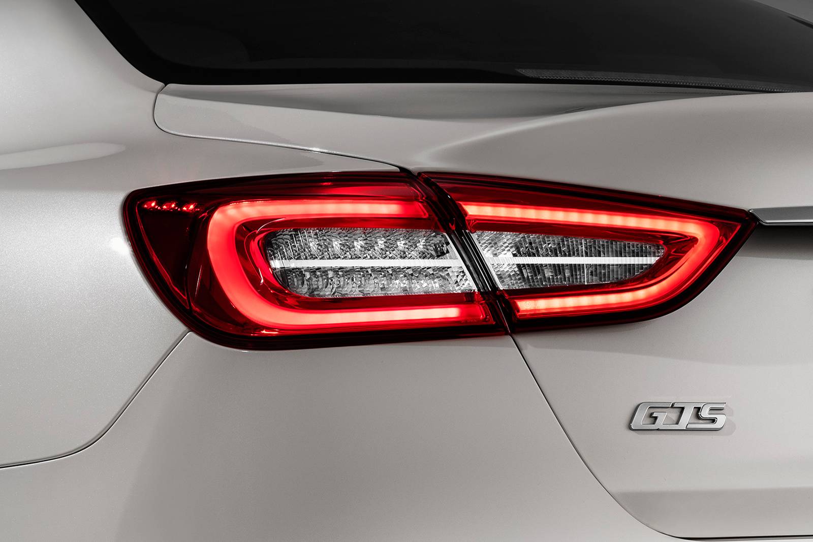2019 Maserati Quattroporte exterior EDETAIL