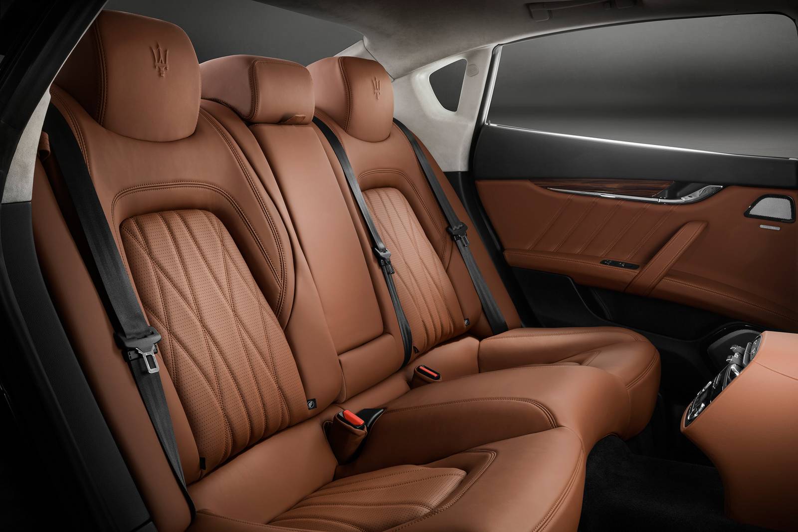 2021 Maserati Quattroporte interior RI