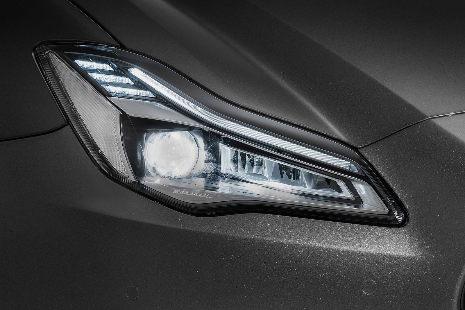 2021 Maserati Quattroporte front safety EDETAIL
