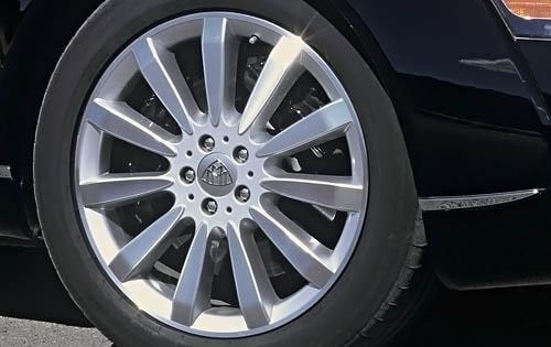 2010 Maybach 57 — OEM photo 3