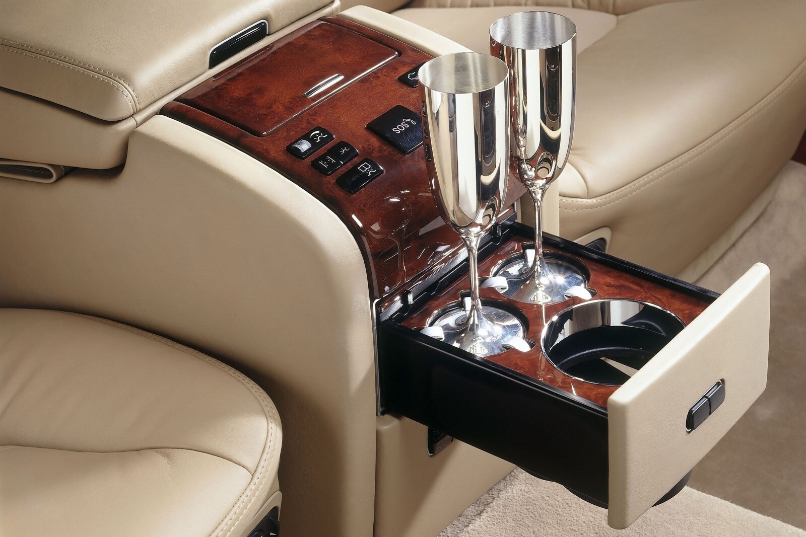 2011 Maybach 57 interior DETAIL