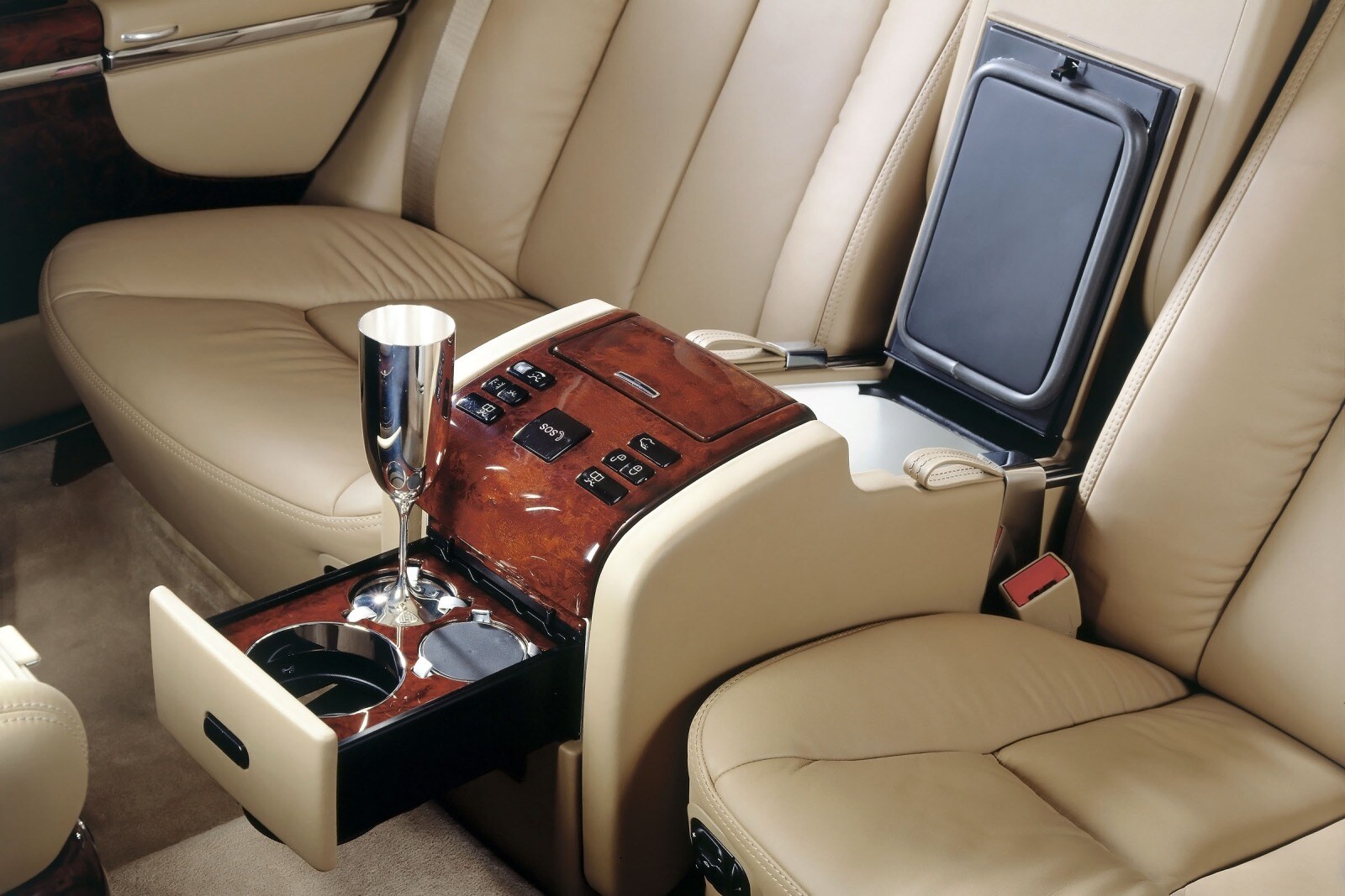 2011 Maybach 57 interior DETAIL