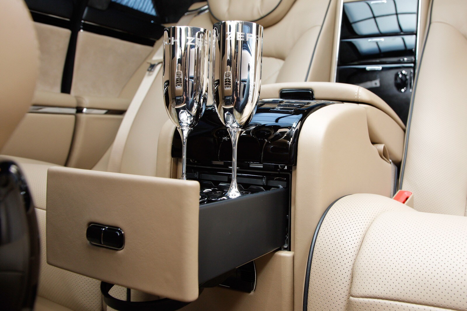 2010 Maybach 62 interior DETAIL