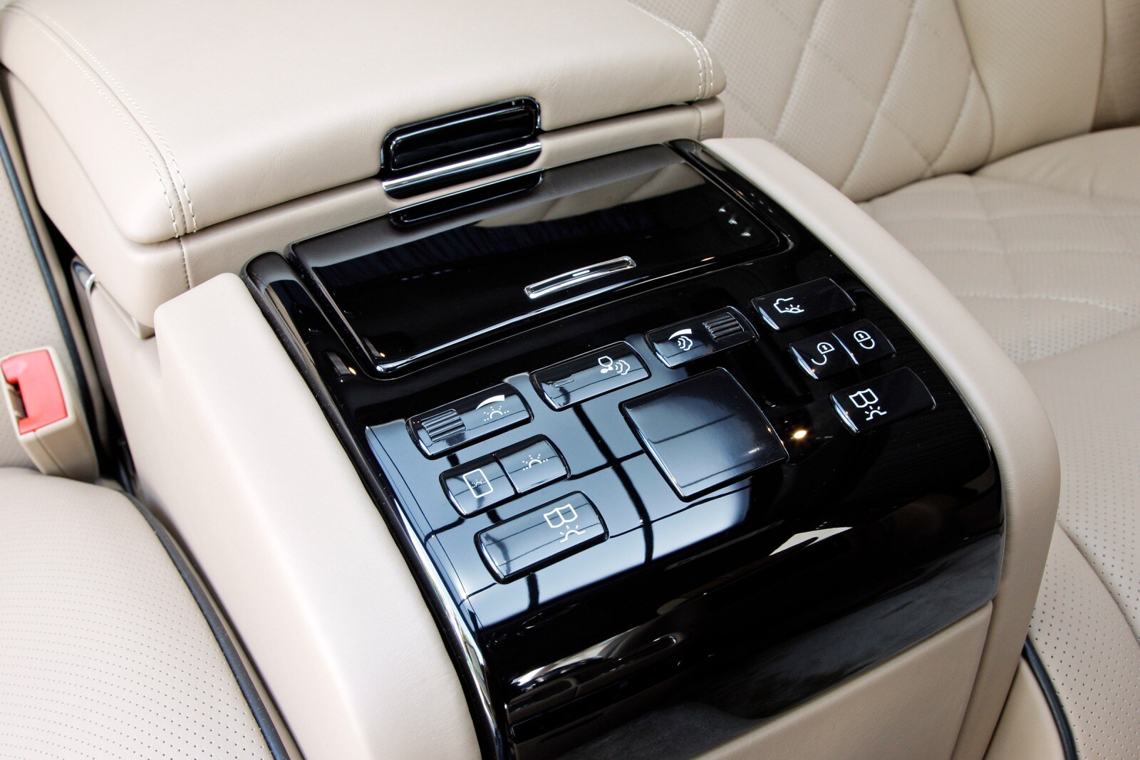 2010 Maybach 62 interior DETAIL
