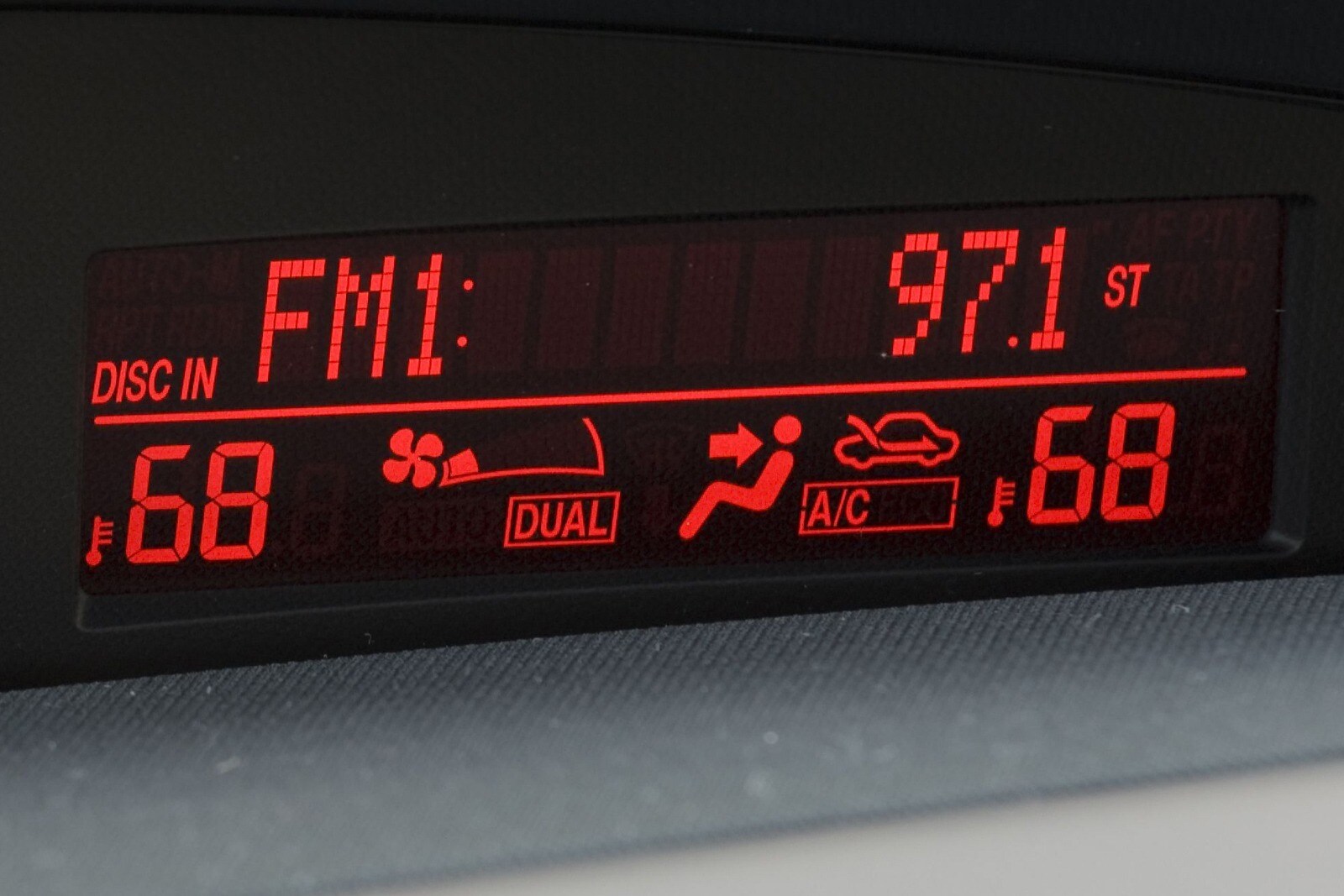 2010 Mazda 3 interior DETAIL