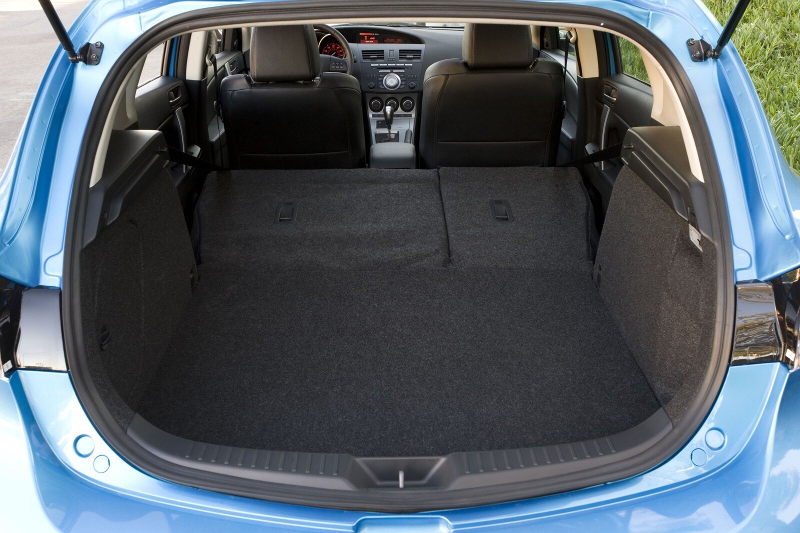 2011 Mazda 3 interior CARGO