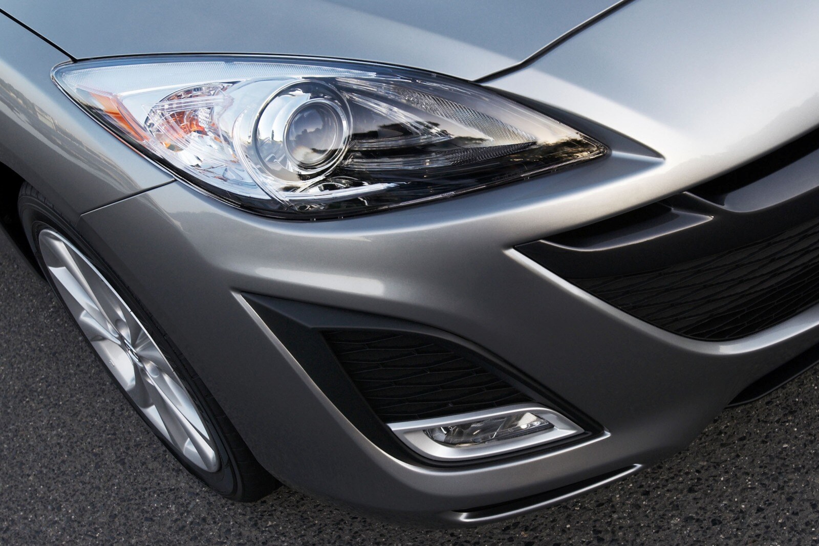 2011 Mazda 3 exterior EDETAIL