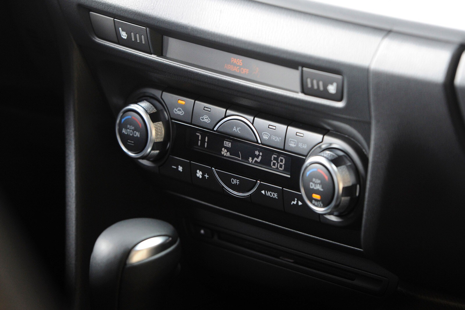 2016 Mazda 3 interior CC