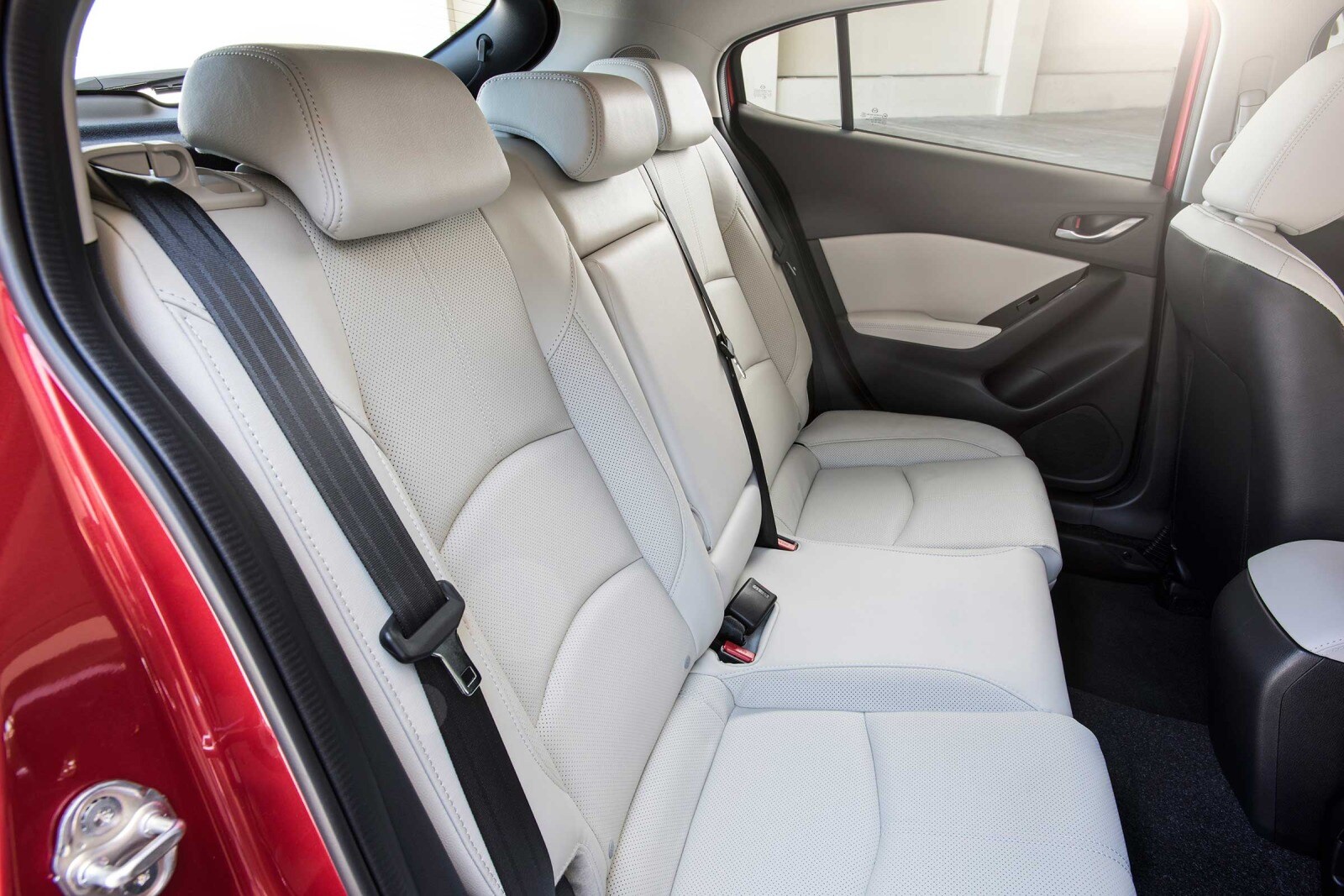 2018 Mazda 3 interior RI