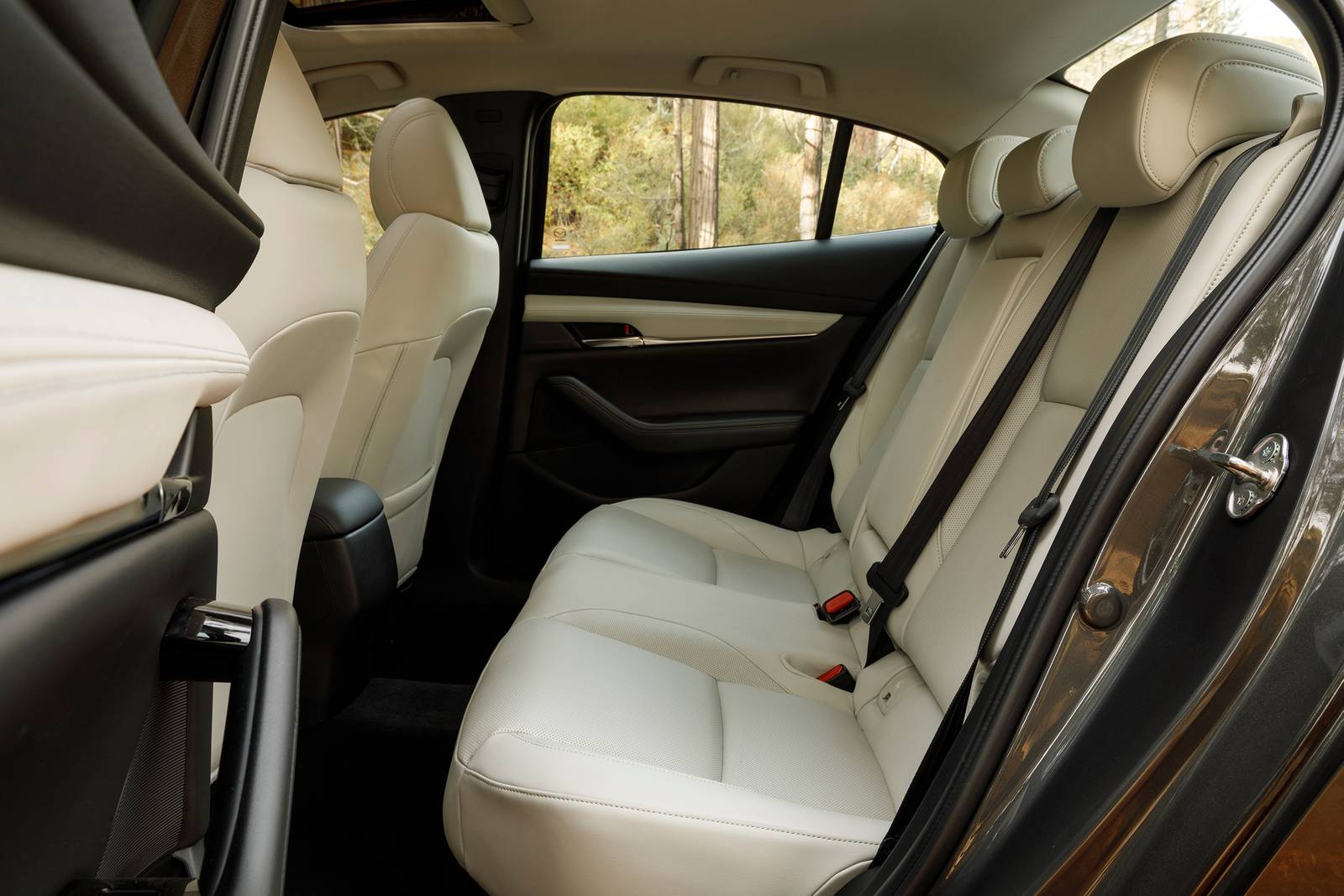 2021 Mazda 3 interior RI