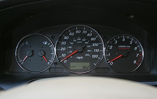 2004 Mazda MPV interior G