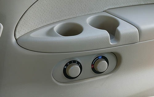 2005 Mazda MPV interior DETAIL