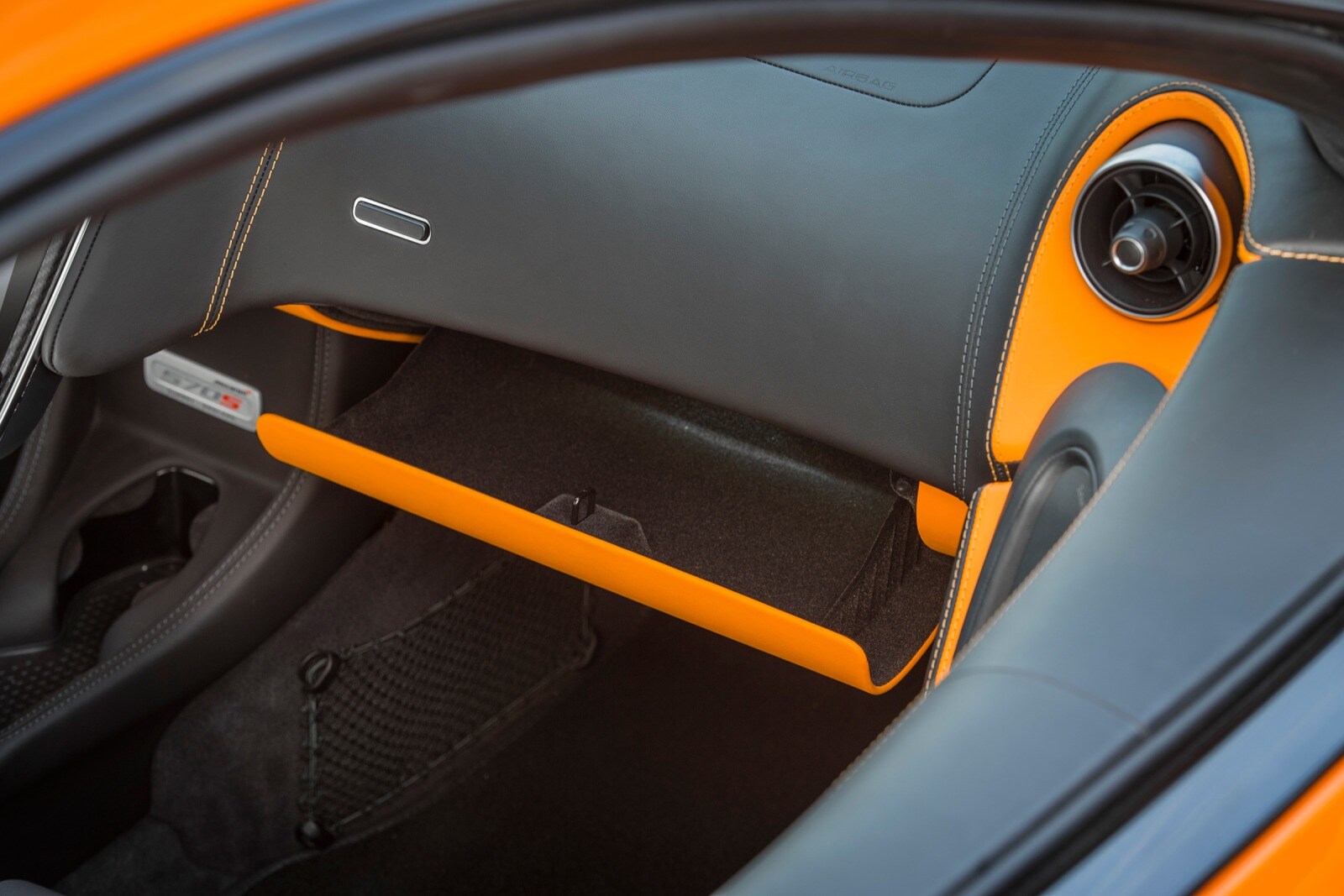 2016 McLaren 570S interior DETAIL