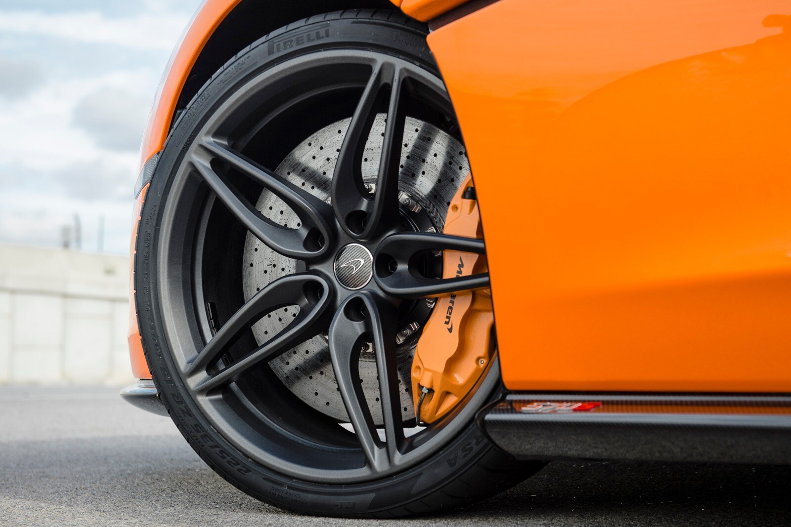 2016 McLaren 570S — OEM photo 3