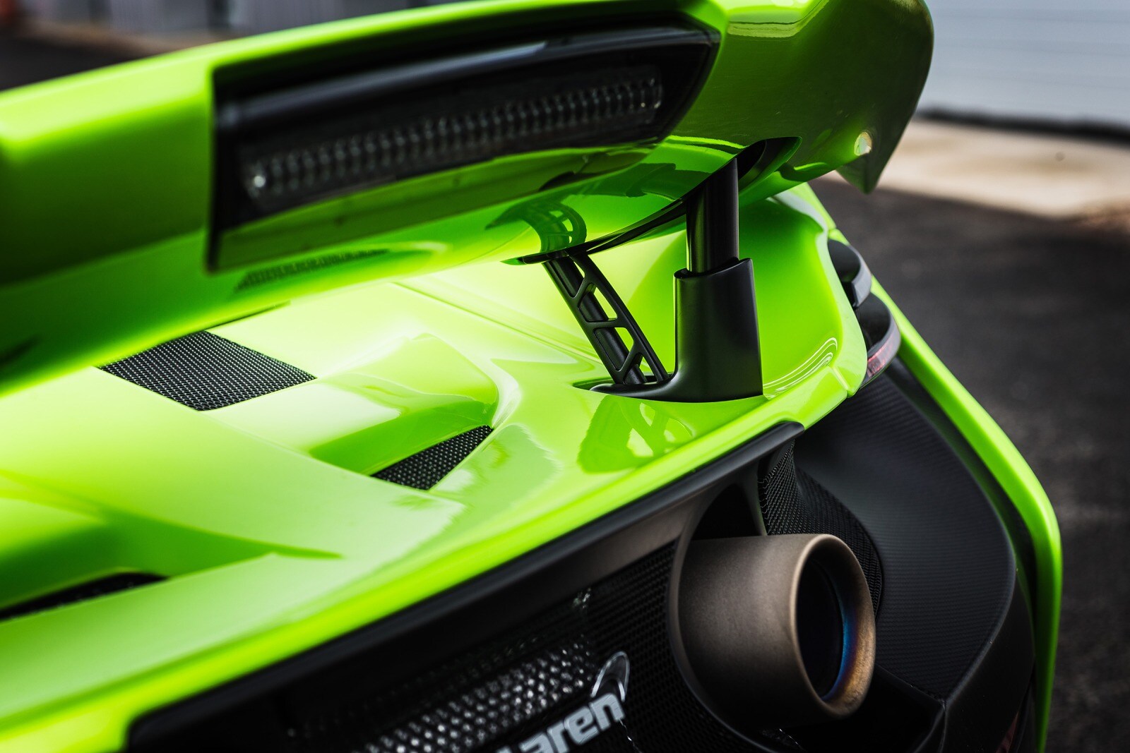 2016 McLaren 675LT Spider front safety EDETAIL