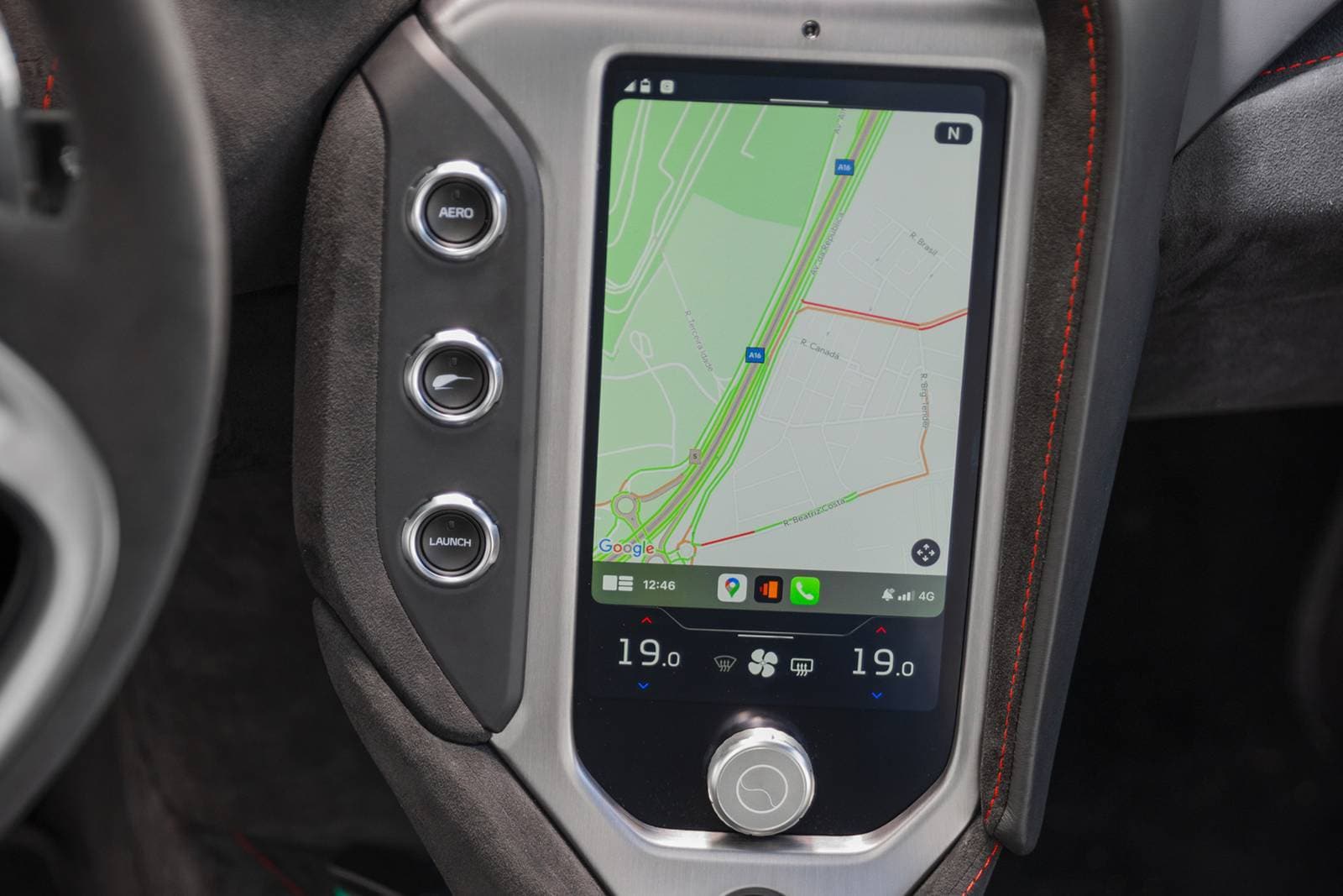 2024 Mclaren 750s interior NAVSYS