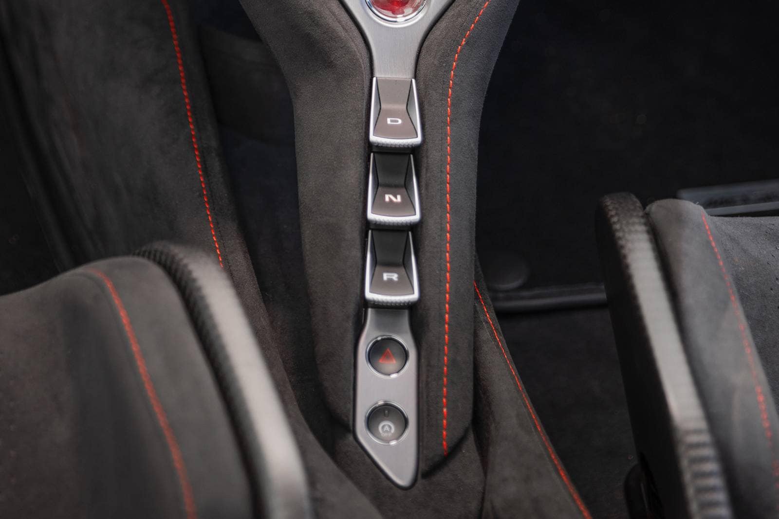 2024 Mclaren 750s interior SHF