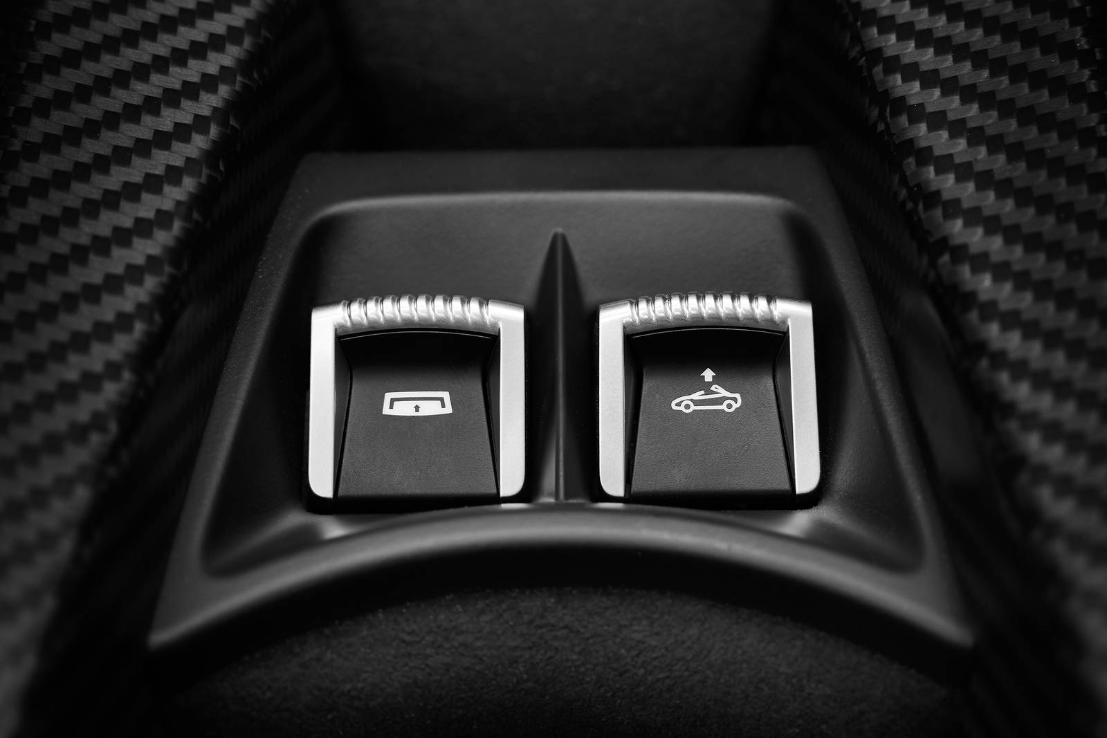 2022 McLaren 765LT Spider interior DETAIL